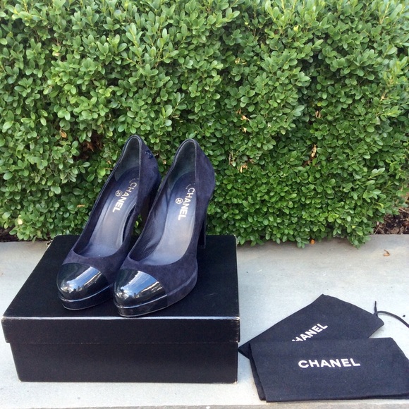 CHANEL Shoes - ⬇️$415 Chanel ‘Ledge’ Cap Toe Heels!
